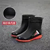 Botas de lluvia para hombre de media pantorrilla antideslizantes impermeables zapatos nueva moda exterior cerradas botas de agua cálidas zapatos cortos de goma hombre venta al por mayor
