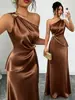 Vestido de Noite de Cetim Europeu e Americano para Comércio Exterior com Um Ombro, Nó Torcido, Botão Dourado, Cintura Alta, Fenda, Cauda de Peixe, Vestido de Noite Longo