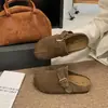 Versão em couro~Mules femininas de sola grossa, que aumentam a altura, estilo Birkenstock, para uso externo, com biqueira fechada, novos sapatos de porco com separador de dedos