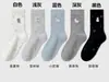 Calcetines de media pantorrilla para mujer Estilo Ins Versátiles/Otoño e Invierno Nuevos Franceses Suaves Florales Pequeños Elegantes Calcetines Arrugados Calcetines Largos