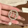 Estilo francés único, moderno, simple, elegante, de nicho, lujo ligero, con letras, con perlas, accesorio, colgante, adorno para el pecho