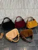 Colección de otoño 2026 transfronteriza: bolso de hombro elegante con pliegues, un bolso cruzado versátil y casual perfecto para ir al trabajo, y un bolso de mano sencillo