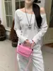 Camiseta Manga Longa de Um Ombro para Mulheres 2026 Novo Outono Sexy Decotada Caída Estilo Puro Desejo Ombro Inclinado Top de Estudante para Mulheres