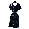 Vestido de malha sexy estilo coreano com decote V de manga curta e fivela de metal para mulheres, verão, ombro a ombro, justo, elegante, bodycon