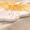 Aretes de Corazón Calado Estilo Coreano, Corazón Deslustrado en Forma de Corazón, Pendientes Femeninos Simples y Versátiles Personalizados Japoneses y Coreanos