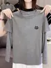 Camiseta de manga larga para mujer de algodón puro, estilo dos piezas falsas, con patchwork a rayas, top casual de moda nicho, estilo elegante, base gris