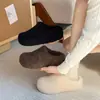 Chinelos femininos, design de celebridade da internet de nicho, estilo popular, únicos e estilosos, 2026, elegantes, limpos e simples, bico baixo, design não combinante, chinelos fechados
