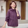 Moderna chaqueta casual nueva para madres, de mediana edad, estilo Chanel, otoño e invierno, adelgazante, rejuvenecedora, talla grande, chaqueta versátil