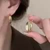 Hebilla de Oreja Circular con Letra de Personalidad Simple Pendientes de Diseño de Nicho Pendientes para Mujer Estilo Frío Elegantes Clavos para Orejas Accesorios Explosivos para Orejas