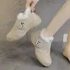 Zapatos casuales de moda con velcro, peludos, 2026, nuevos de invierno, zapatillas de suela suave con forro de felpa para abrigar, zapatos de algodón para mujer