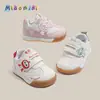 Sapatos para Bebês e Crianças Pequenas, Sapatos Brancos Infantis, Tênis Esportivos para Meninos e Meninas, Modelos Primavera e Outono 2026, Sapatos Forrest Gump com Solado Macio, Tênis Antiderrapantes