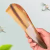Peine de masaje de cuerno de buey al por mayor, peine para meridianos del cuero cabelludo, peine pequeño portátil para el hogar, cuerno de yak auténtico, peine no de madera con grabado