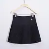 Falda Corta JK Estilo Universitario Bordada Yuan Su para Mujer, Nueva Falda Plisada Adelgazante Anti-Exposición Otoño/Invierno para Chicas Menudas