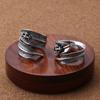 Venta al por mayor, joyería de moda de plata esterlina S925, anillo abierto vintage de plata tailandesa con forma de cruz y pluma para hombres y mujeres