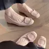 2026 Zapatos de Mujer de Estilo Coreano de Moda Cómodos que Aumentan la Altura con Punta Redonda Hebilla Cuadrada Poco Profundos sin Cordones Modelo Nuevo de Otoño Zapatos de Mujer sin Cordones para el Trabajo