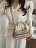 Bolsa Pequena de Palha Tecida de Designer para Mulheres 2025 Novo Estilo Bolsa Transversal Tecida de Férias Moda Versátil Balde de Praia Bolsa de Ombro