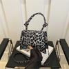 Bolso de mano estilo Spice Girl, estilo retro europeo y americano, de alta gama, con estampado de leopardo, bandolera de moda y combinable, 2024