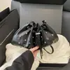 Moda Europea y Americana Bolso Cruzado de un Solo Hombro Bolso Cubo con Cierre de Cordón 2025 Otoño Nuevo Bolso de Mano Pequeño con Remaches para el Brazo para Mujer