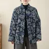 Fotos reales de una chaqueta de algodón de invierno gruesa, cálida y holgada en un nuevo estilo chino con cierres de nudo chino tradicional, que presenta un gran patrón floral del noreste de China