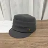 Sombrero de Monta Vintage Plisado Elegante Color Café para Mujer Otoño/Invierno 2026 Gorra de Boina Versátil Relajada y de Moda que Hace que la Cara Parezca Más Pequeña