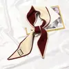 Ins Novo Estilo Coreano Lenço Pequeno de Lã para Menina Conjunto de Pescoço Quente Tricotado Moda Outono e Inverno Lenço Pequeno com Canto Pontiagudo