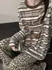 Conjunto de calça longa listrada com estampa de cachorro retrô casual estilo coreano para outono, tamanho plus size, manga longa, modelagem solta, para usar em casa.