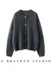 Novo Estilo Outono e Inverno 2026 Cardigan Tricotado 100% Caxemira com Gola Redonda, Botões Coloridos, Bordado e Escovado para Aquecimento