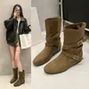 Botas de tornozelo super populares de camurça com bico redondo, estilo coreano, para mulheres, para o outono de 2026, com palmilhas ocultas para aumentar a altura, botas Martin retrô