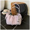 Bolso Cubo Retro Nuevo 2025 para Commuter para Mujer, Estilo Otoño e Invierno, Gamuza, Moderno, Sencillo, Gran Capacidad, Bolso Cruzado Madre-Hija