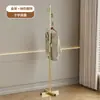 Cabideiro de Metal Simples para Espaços Pequenos, Cabideiro Criativo de Chão, Cabideiro Moderno com Base Pequena de Laje de Pedra