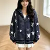 Nueva colección de otoño e invierno estilo coreano: suéter de punto jacquard para mujer con rayas y estampado de estrellas, con cuello y capucha de pelo sintético, de corte holgado, suave y cómodo