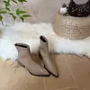 Botas de Cano Curto com Salto Bloco e Bico Fino Sazonais First Encounter para Mulheres Outono 2026 Novas Botas de Ajuste Slim Estilo Britânico com Zíper nas Costas Botas Martin