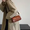 Bolso Pequeño Vintage para Mujer, Nicho 2023 Nuevo de Moda Primavera Versátil Correa Ancha Hombro Cruzado Bolso Cilíndrico