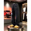 Jeans streetwear leve estilo americano com estampa de grafite de asas e costura contrastante, calça de algodão unisex de perna larga curva multibolsos comprimento total