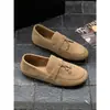 Sapatos Birkenstock retrô com aumento de altura para mulheres, novo modelo outono 2026, sapatos casuais slip-on de camurça de vaca com sola macia para mulheres
