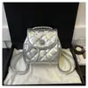 Bolsa Feminina Acolchoada Estilo Tweed Mochila Pequena de Ombro para Viagem 2025 Nova Popular de Verão Bolsa de Corrente Mochila Versátil
