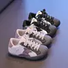 Zapatos de bebé Zapatos de lona Otoño Estrella Zapatos deportivos casuales Niños Niñas Nuevo Niños Suela suave Retro Zapatos de entrenamiento alemanes Antideslizantes