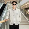 Moda de Rua Retrô Masculina Marca Tendência Primavera e Outono Novo Casual Gola Lapela Bordada Logo Cardigan Fashion Camisa de Manga Longa