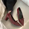 Zapatos de tacón alto Chuyuji de estilo francés con punta y tacón grueso para mujer, nuevo modelo de otoño, zapatos de charol con lazo, versátiles para ir al trabajo sin cansar los pies