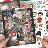 ¡Explosivo! El grupo coreano Cortis hace collages de Zhao Yufan, An Gyeonho, Kim Joo-hyun y Yoon Sung-hyun con pegatinas de diario retro de dibujos animados de Martin