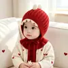 Gorro para bebé, diseño de dinosaurio de dibujos animados para otoño e invierno, gorro tejido grueso y cálido para niños, con protección para las orejas, adecuado para niñas, y diseñado como un gorro con capucha para mantener a los bebés abrigados en climas fríos