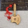Colgante de Hacha de Madera de Durazno Silvestre Adornos para Muebles de Sala de Estar Mudanza Artesanía en Talla de Madera Hacha Espada de Madera Venta al por Mayor