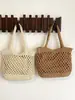 Bolsa de playa portátil de gran capacidad para mujer, nuevo diseño de primavera 2026, bolsa tejida hueca, bolso casual versátil para hombro y axila