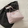2026 Bolso de Hombro Único Versátil Simple para Mujer con Estampado, Bolso de Mano Lindo