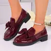 Zapatos de cuero para mujer de estilo británico, talla grande, transfronterizos, nuevo modelo otoño 2026, mocasines de tacón grueso con lazo, zapatos de vestir, venta al por mayor de comercio exterior