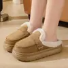 Chinelos de algodão com sola grossa para mulheres, novo estilo outono/inverno, simples e estilosos para uso doméstico, com forro de fleece adicional para aquecimento, solas antiderrapantes e versáteis para uso externo.