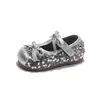 Zapatos de cuero estilo francés 2026 primavera y otoño nuevos versión coreana para niñas zapatos de princesa con lentejuelas poco profundas con suelas suaves y mocasines de moda