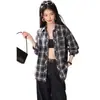 Nova camisa casual chique de outono para usar em camadas, camisa xadrez com proteção solar física, top xadrez para mulheres