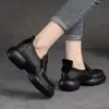 Sapatos de Couro Macio Estilo Retrô 2025 Primavera e Outono Novos Sapatos de Couro Pequenos de Solado Macio Boca Profunda Sapatos de Mãe de Um Pé com Solado Grosso