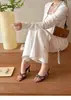 Primer Encuentro con las Elegantes Zapatillas de Tacón Alto Abiertas y de Punta Cuadrada de la Temporada para Mujer, Sandalias de Tacón Alto con Una Tira de Pedrería Verano 2026